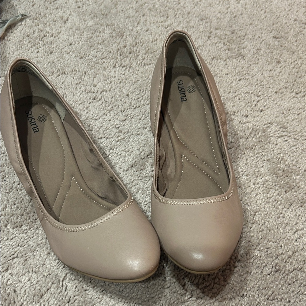 Susina Women's Beige Loafers